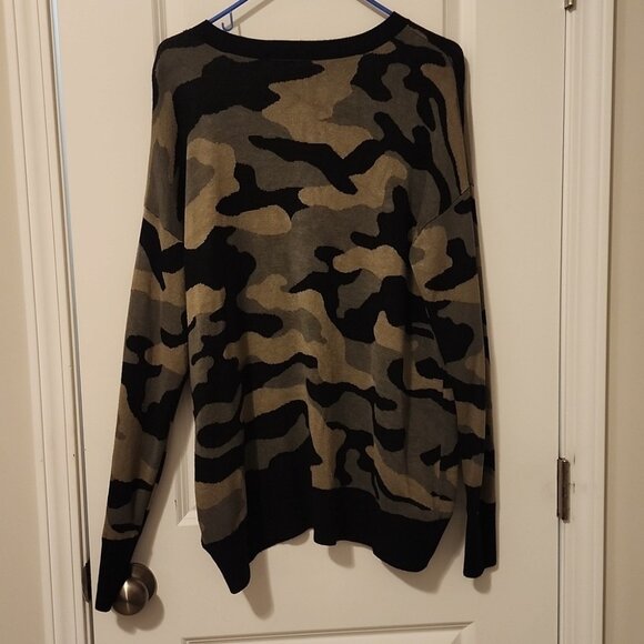 isaac Mizrahi long sleeve camouflage crewneck sweater size XL. - Picture 2 of 6